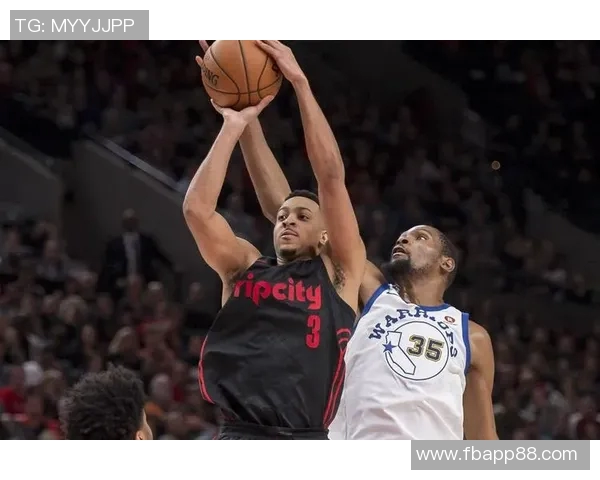 赛季至今三分命中率排行榜揭晓大球居末弗拉格紧随其后斯玛特与布克入前十 赛季至今三分命中率排行榜揭晓大球居末弗拉格紧随其后斯玛特与布克入前十