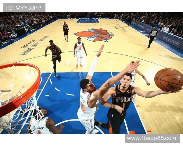 克莱状态回暖表现出色12投5中贡献14分5篮板2助攻2抢断三分球命中率高达57