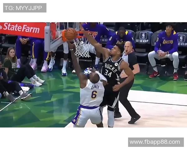 詹姆斯最后盖帽与抢断瞬间字母哥的冷静反应揭示了什么真相 詹姆斯最后盖帽与抢断瞬间字母哥的冷静反应揭示了什么真相