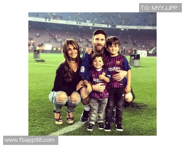 梅西坦言情感表达困难仍愿为安东内拉准备花朵重温初吻甜蜜回忆